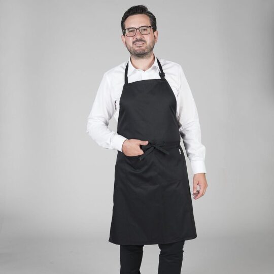 Mandil tela con peto con bolsillo negro